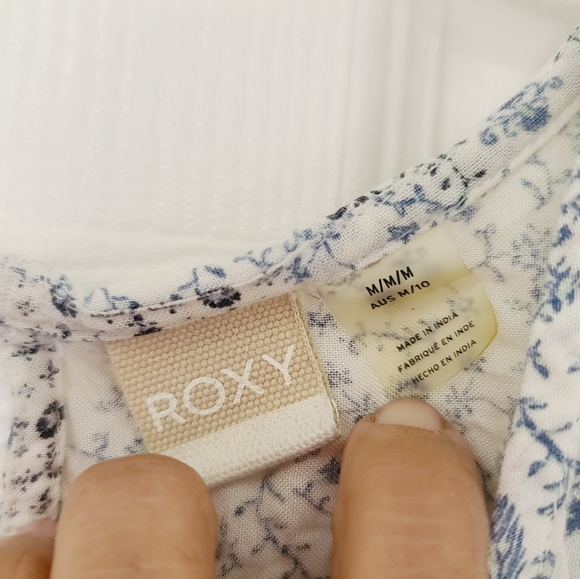 Roxy Floral Blue and White Top - Picture 4 of 6